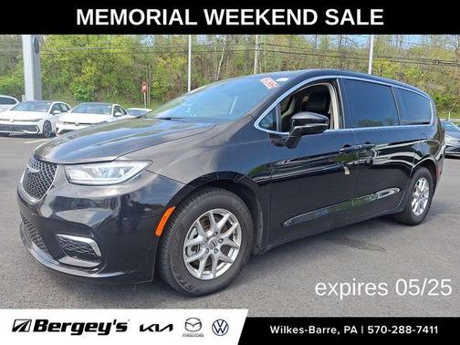 Diamond Black 2024 Chrysler Pacifica Touring-L