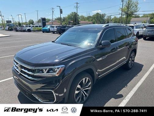 Deep Black Pearl Effect 2023 Volkswagen Atlas 3.6L SEL Premium R-Line