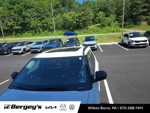 White Metallic 2021 Ford Explorer XLT