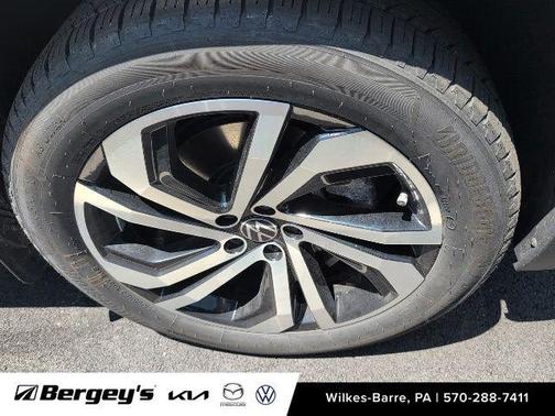 Pyrite Silver Metallic 2023 Volkswagen Atlas 3.6L SEL