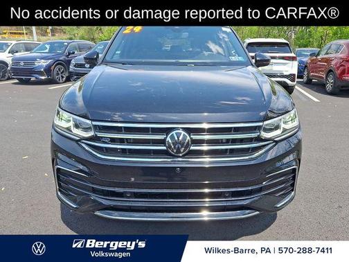 Deep Black Pearl Effect 2024 Volkswagen Tiguan 2.0T SEL R-Line