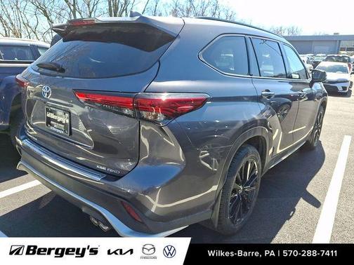 Magnetic Gray Metallic 2023 Toyota Highlander XSE