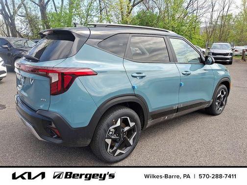 Blue / Black 2026 Kia Seltos S