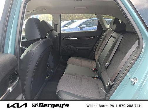 Blue / Black 2026 Kia Seltos S