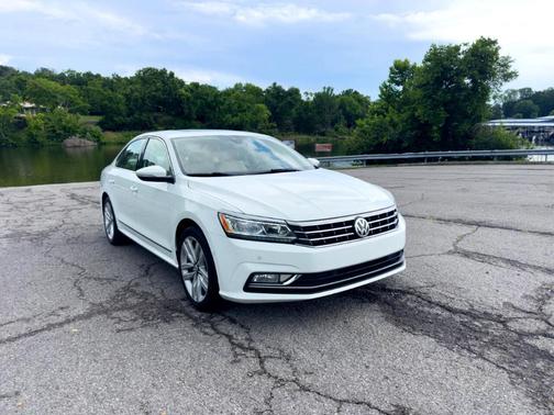 2016 Volkswagen Passat 1.8T SEL Premium