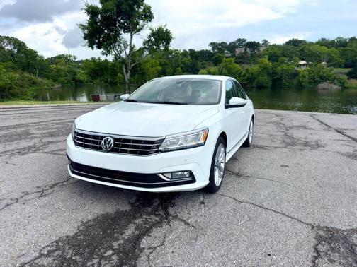 2016 Volkswagen Passat 1.8T SEL Premium