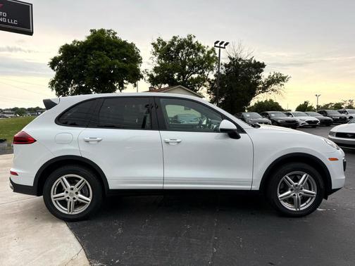 2016 Porsche Cayenne Base