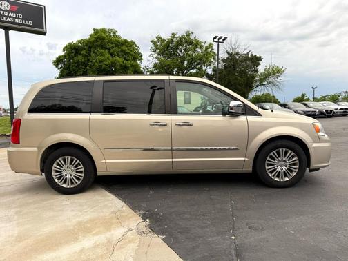 2015 Chrysler Town & Country Touring-L