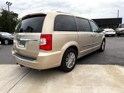 2015 Chrysler Town & Country Touring-L