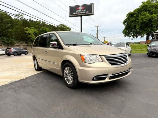 2015 Chrysler Town & Country Touring-L