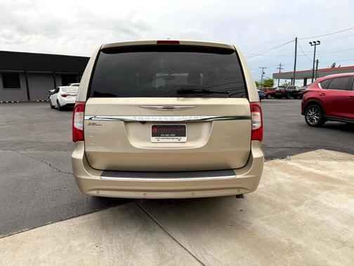 2015 Chrysler Town & Country Touring-L