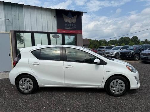 2016 Toyota Prius c Three