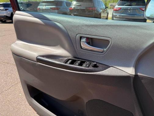 Salsa Red Pearl 2019 Toyota Sienna LE
