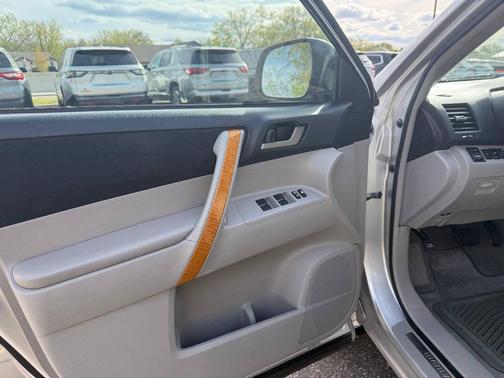 Silver 2010 Toyota Highlander Hybrid Base