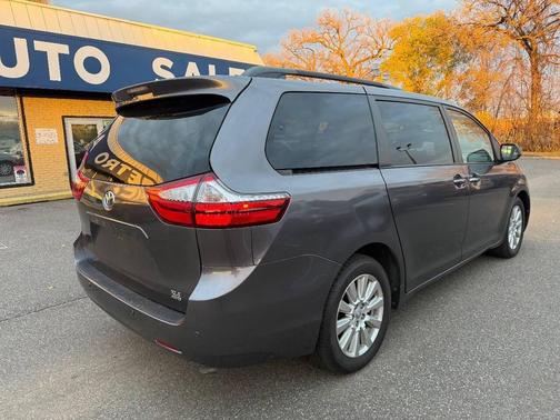 2017 Toyota Sienna XLE Premium