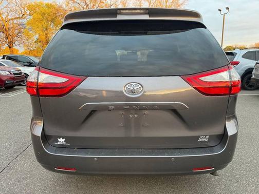 2017 Toyota Sienna XLE Premium