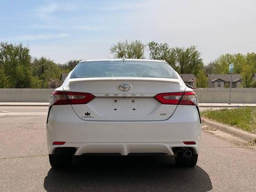 White 2019 Toyota Camry SE