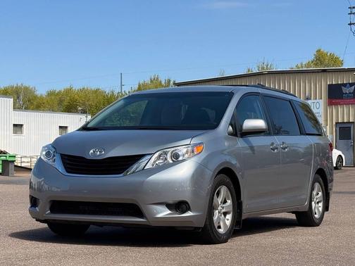 Predawn Gray Mica 2015 Toyota Sienna LE