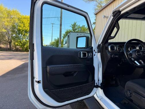 White 2022 Jeep Wrangler Unlimited Sahara