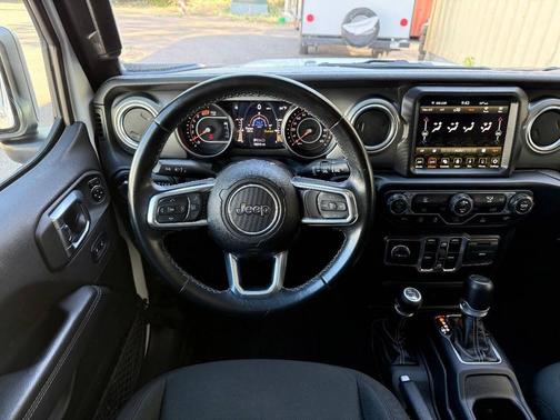 White 2022 Jeep Wrangler Unlimited Sahara
