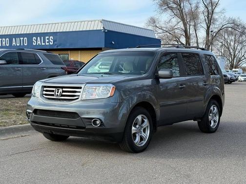Polished Metal Metallic 2012 Honda Pilot EX