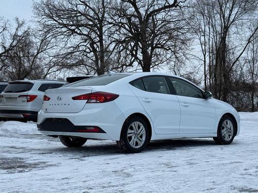 2019 Hyundai ELANTRA SEL