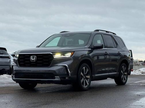 2024 Honda Pilot Touring 8-Passenger