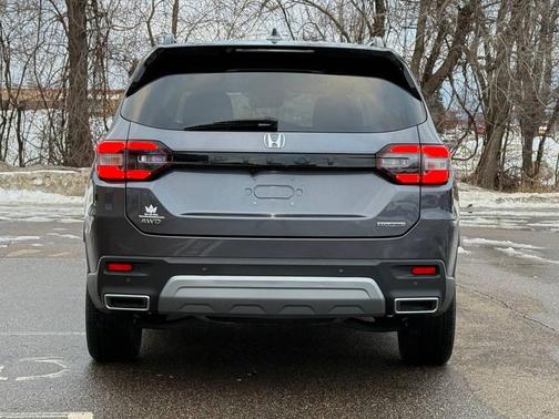 2024 Honda Pilot Touring 8-Passenger