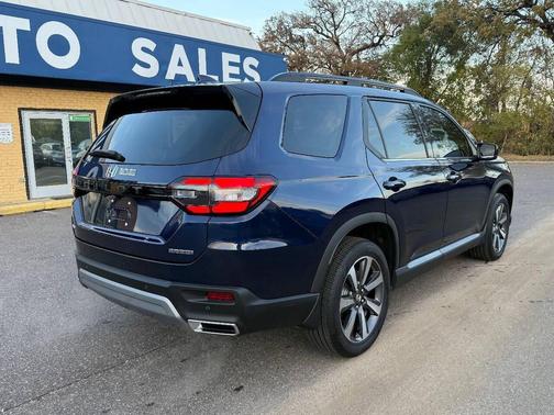 2025 Honda Pilot Touring 8-Passenger