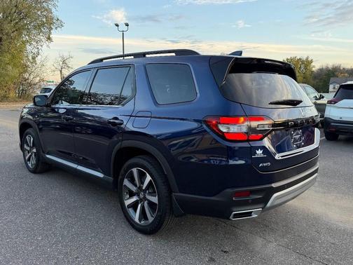 2025 Honda Pilot Touring 8-Passenger