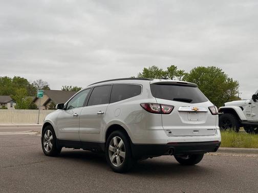 White 2016 Chevrolet Traverse LTZ