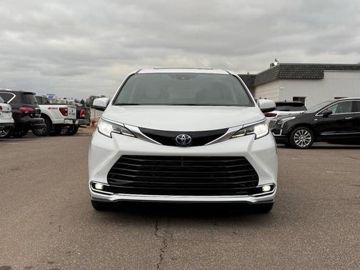 2025 Toyota Sienna Limited 7 Passenger 4dr Mini Van