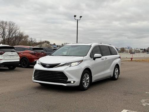 2025 Toyota Sienna Limited 7 Passenger 4dr Mini Van