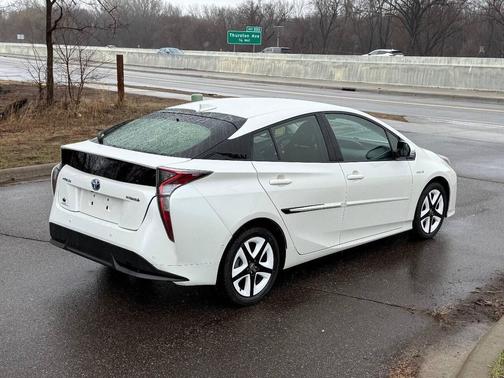 2016 Toyota Prius Four Touring