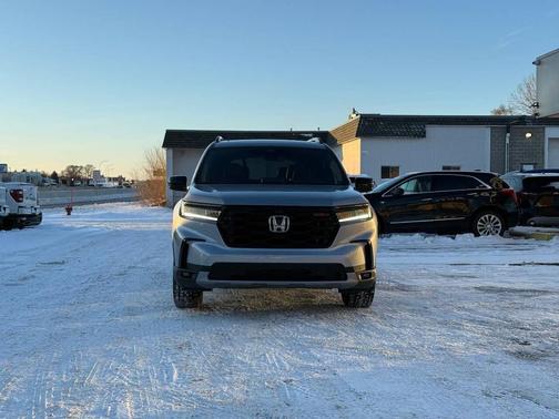 2025 Honda Pilot TrailSport AWD 4dr SUV