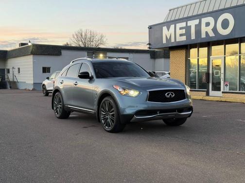 2017 INFINITI QX70 Base