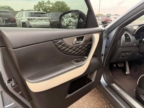 Charcoal 2017 INFINITI QX70 Base