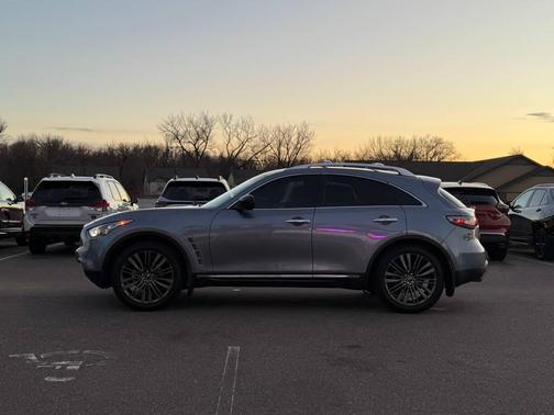 2017 INFINITI QX70 Base