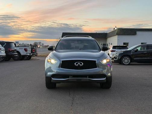 2017 INFINITI QX70 Base