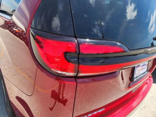 PR6 2027 Chrysler Pacifica SELECT