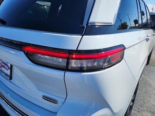 Bright White Clearcoat 2025 Jeep Grand Cherokee Overland