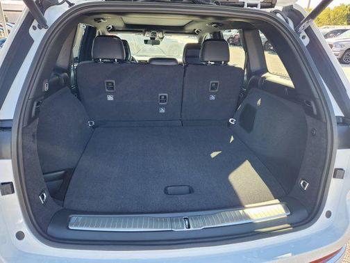 Bright White Clearcoat 2025 Jeep Grand Cherokee Overland