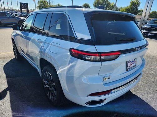 Bright White Clearcoat 2025 Jeep Grand Cherokee Overland