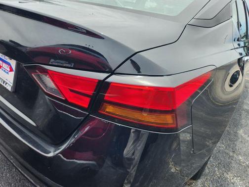Super Black Clearcoat 2025 Nissan Altima SV