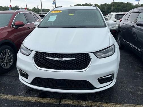 Bright White Clearcoat 2022 Chrysler Pacifica Touring L