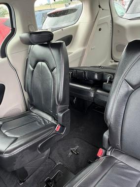 Bright White Clearcoat 2022 Chrysler Pacifica Touring L