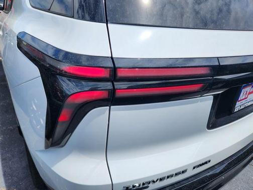 Summit White 2024 Chevrolet Traverse RS