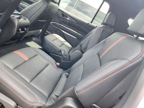 Summit White 2024 Chevrolet Traverse RS