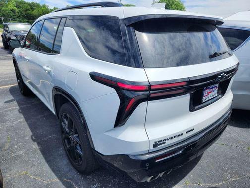 Summit White 2024 Chevrolet Traverse RS