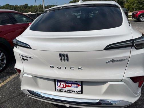 White Frost Tri-Coat 2024 Buick Envista Avenir